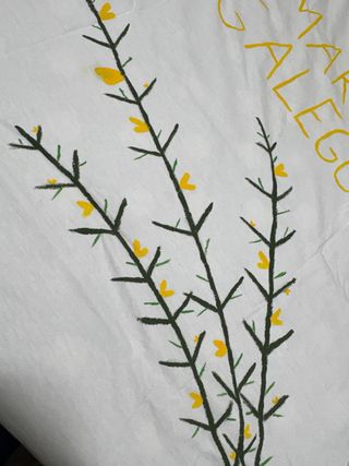 Lote 4 Camisetas, una sin usar, otra hecha a mano