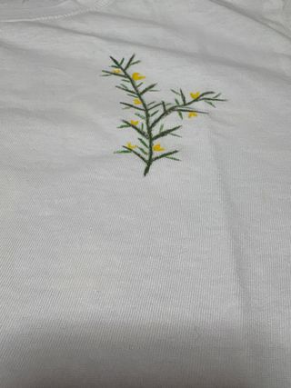 Lote 4 Camisetas, una sin usar, otra hecha a mano