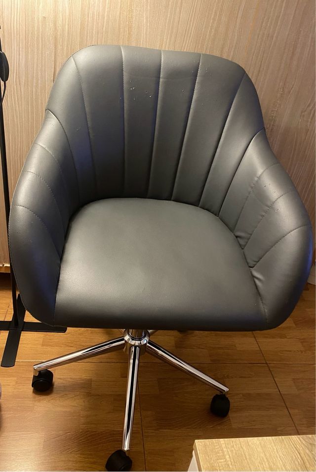 Silla de oficina ergonómica gris