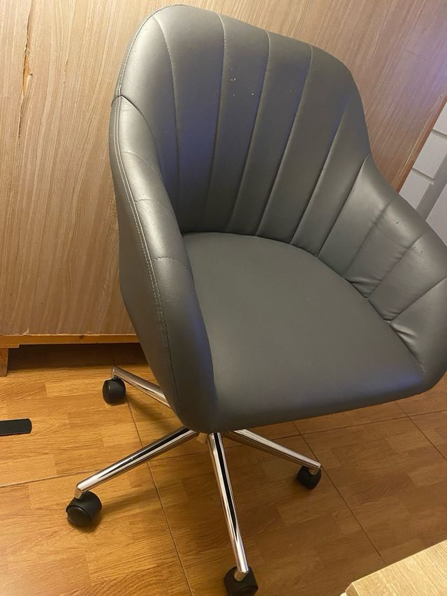 Silla de oficina ergonómica gris