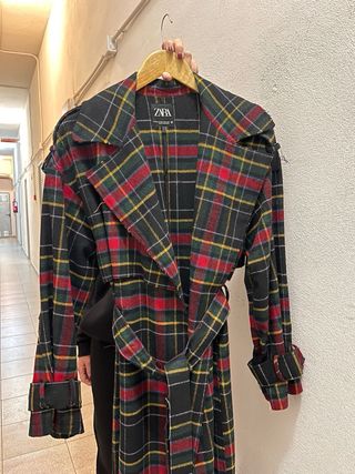 Abrigo largo cuadros Zara