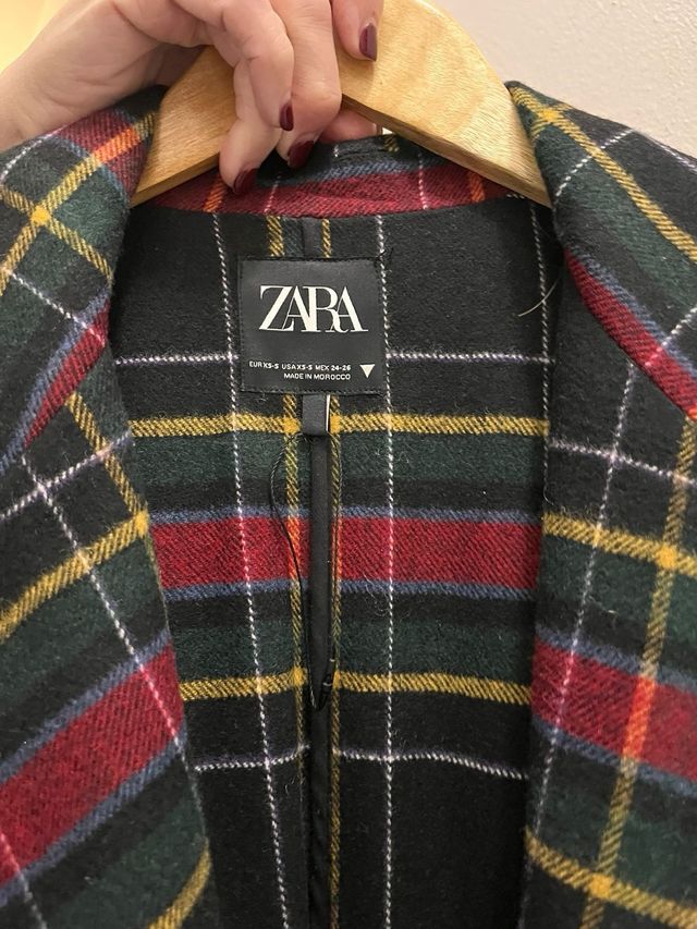 Abrigo largo cuadros Zara