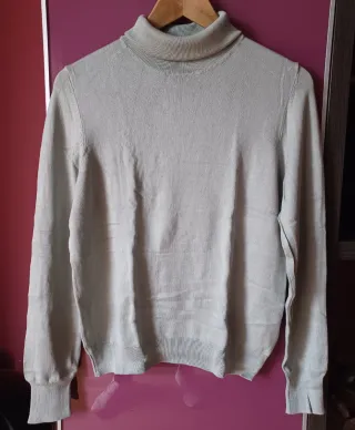 Jersey cuello alto ligero y cómodo