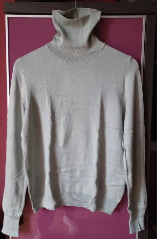 Jersey cuello alto ligero y cómodo