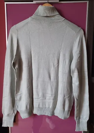 Jersey cuello alto ligero y cómodo