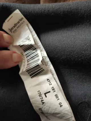 Falda negra de cuero con botones