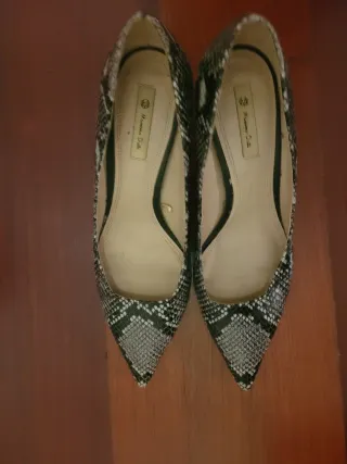 Zapatos tacón Massi Dutti estampado serpiente.