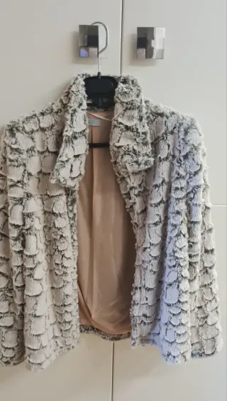 Abrigo corto ceremonia mujer beige/gris