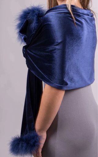 Chal de fiesta de terciopelo con plumas