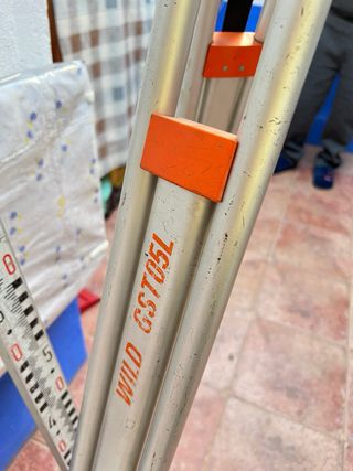 Nivel Óptico Leica con Trípode