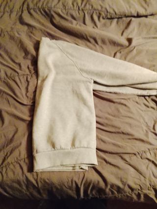 Felpa beige con stampa mummia