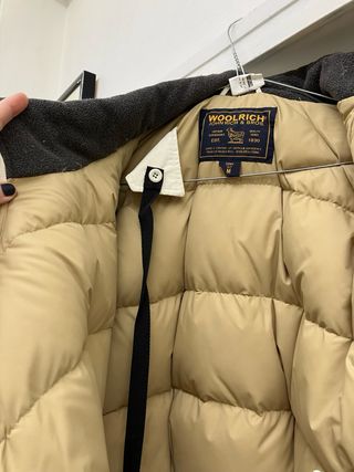 Piumino Woolrich bianco con cappuccio