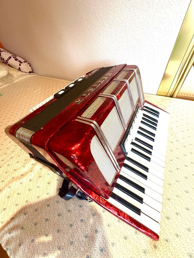 Acordeón Delicia Carmen XII Rojo