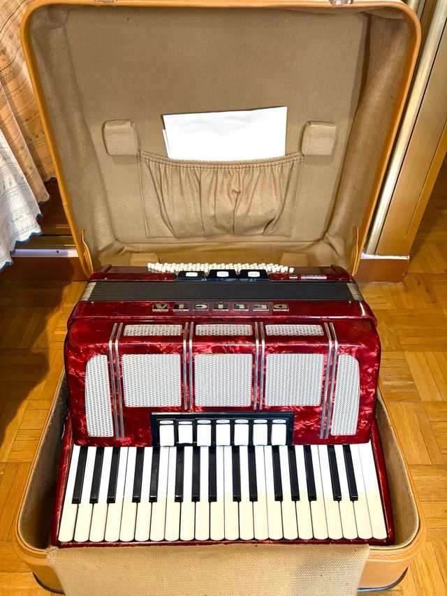 Acordeón Delicia Carmen XII Rojo