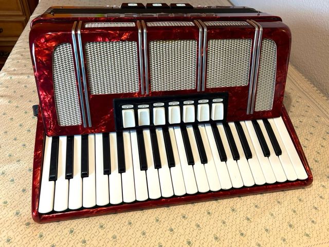 Acordeón Delicia Carmen XII Rojo
