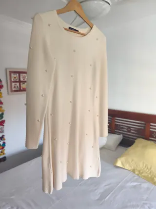 Vestido Zara blanco con perlas