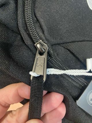 Mochila Under Armour Negra y Blanca Nueva