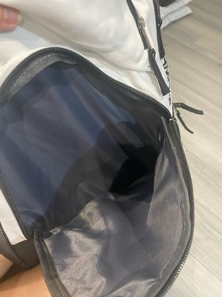 Mochila Under Armour Negra y Blanca Nueva