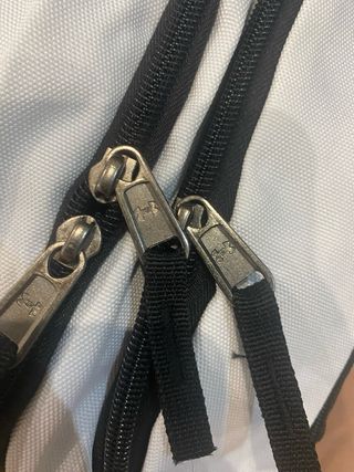 Mochila Under Armour Negra y Blanca Nueva