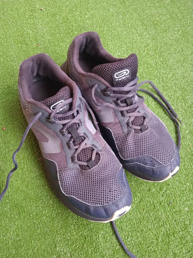 Zapatillas deportivas Kalenji negras y grises