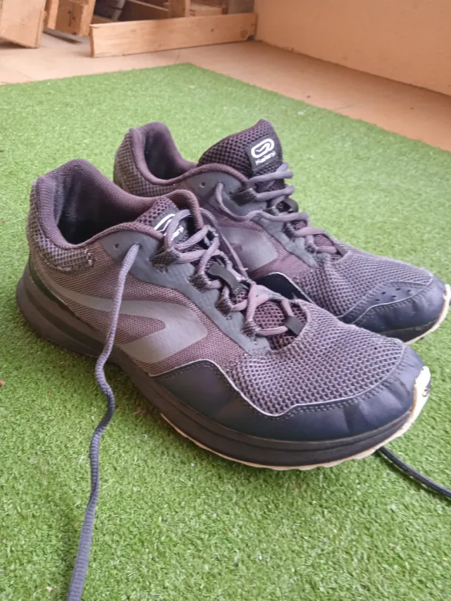 Zapatillas deportivas Kalenji negras y grises