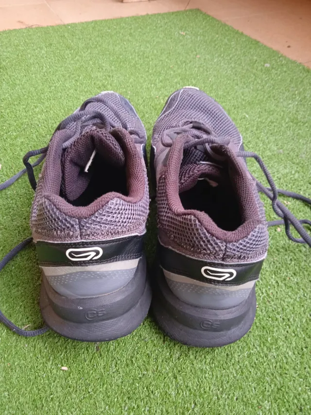 Zapatillas deportivas Kalenji negras y grises