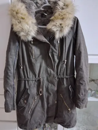 Cappotto Motivi verde oliva con pelliccia