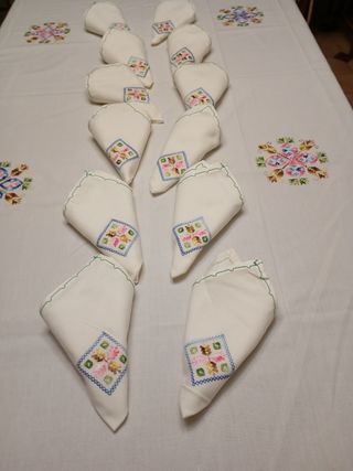 Mantelería bordada a mano Lagartera