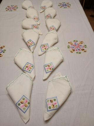 Mantelería bordada a mano Lagartera