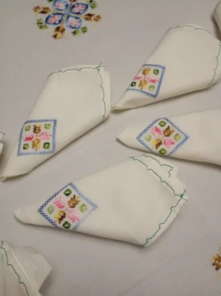 Mantelería bordada a mano Lagartera