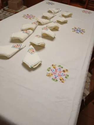 Mantelería bordada a mano Lagartera