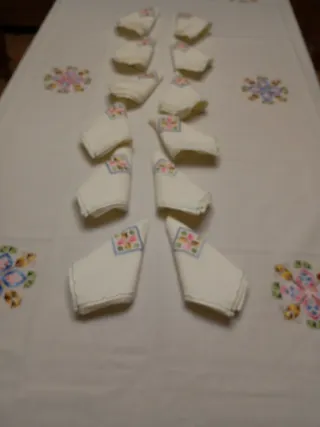 Mantelería bordada a mano Lagartera