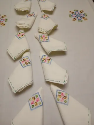 Mantelería bordada a mano Lagartera