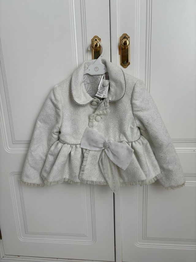 Abrigo niña sin estrenar con encajes