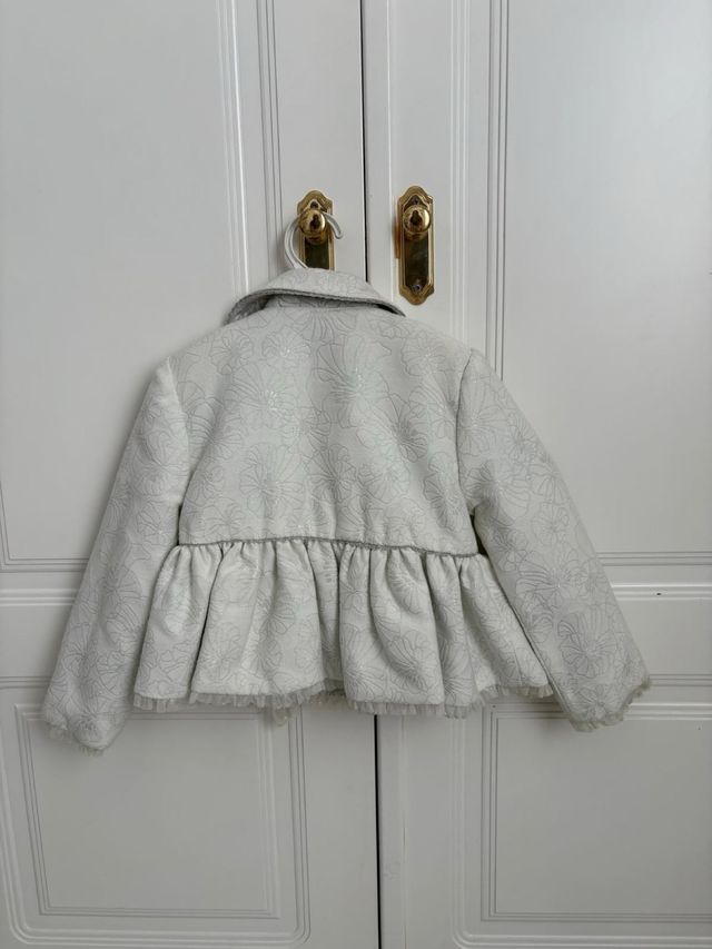 Abrigo niña sin estrenar con encajes