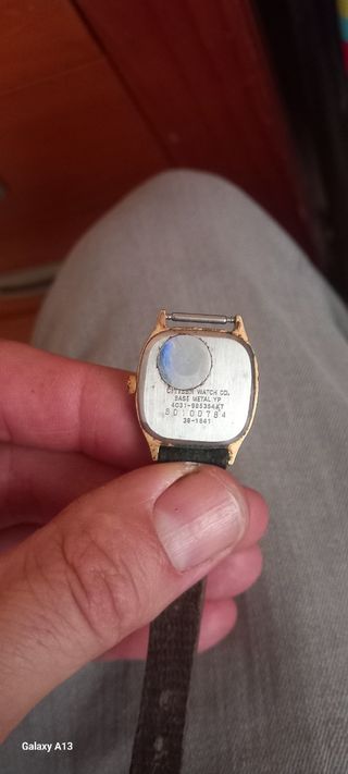 Reloj Citizen Quartz Dorado Mujer