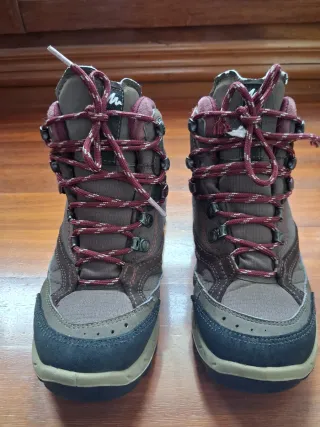 Botas Montaña Quechua Novadry, talla 245