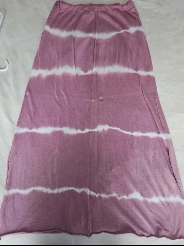 Falda larga tie-dye rosa y blanca