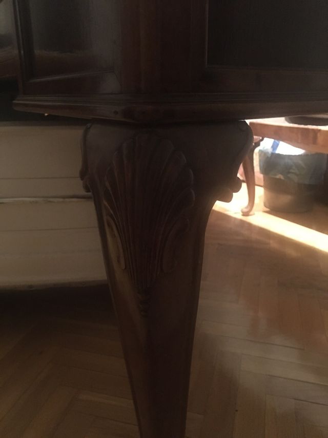 Tavolo da ufficio in legno.