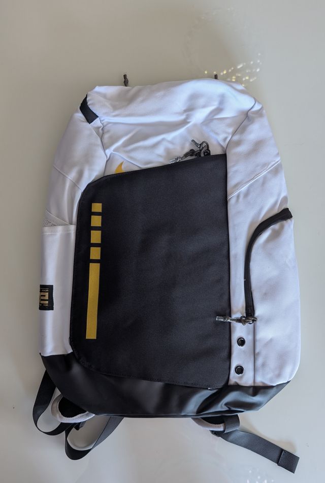 Mochila Nike Elite Blanca/Negra/Dorada - Nueva