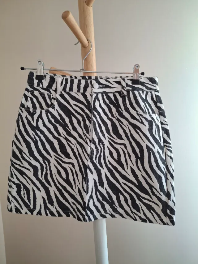 Falda corta con estampado de cebra