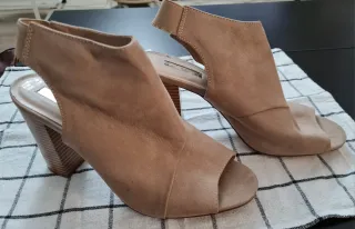 Zapatos tacón beige