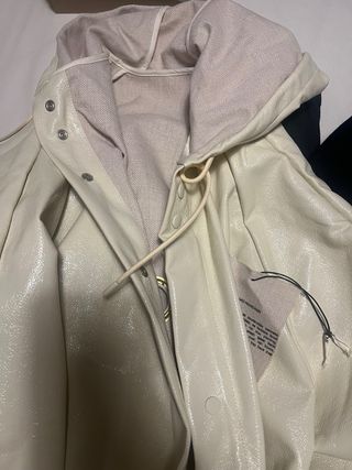 Chubasquero Zara Home L/XL efecto acharolado