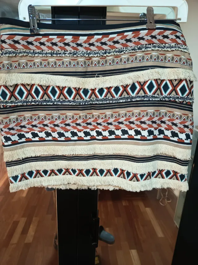 Falda mini étnica con flecos
