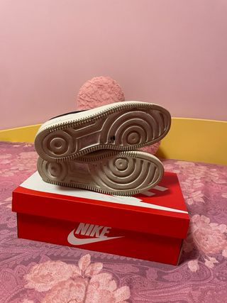 Nike Air Force 1 Sage negras