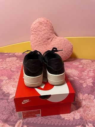 Nike Air Force 1 Sage negras