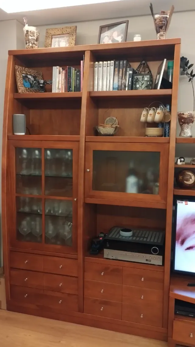 Mueble de salón madera y cristal
