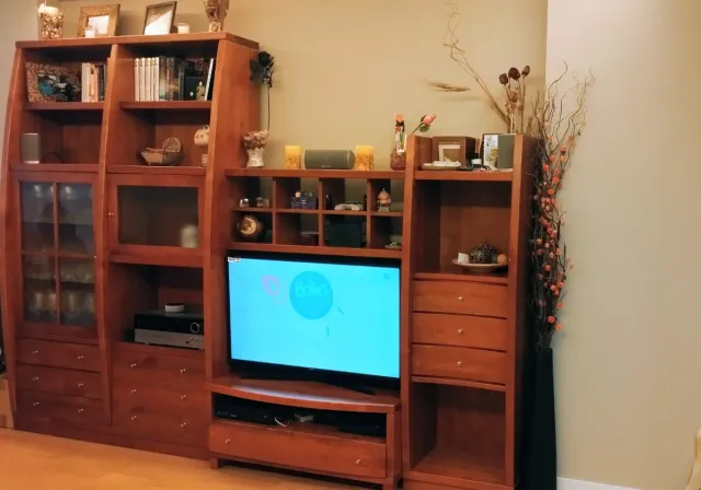 Mueble de salón madera y cristal