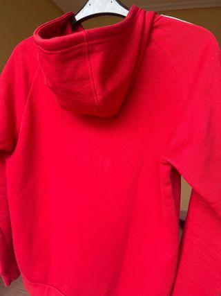 Sudadera Adidas roja con capucha