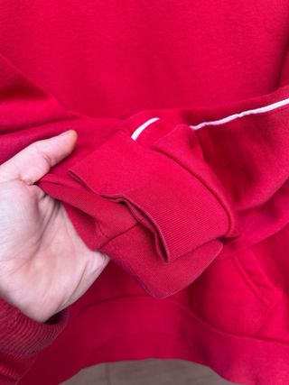 Sudadera Adidas roja con capucha